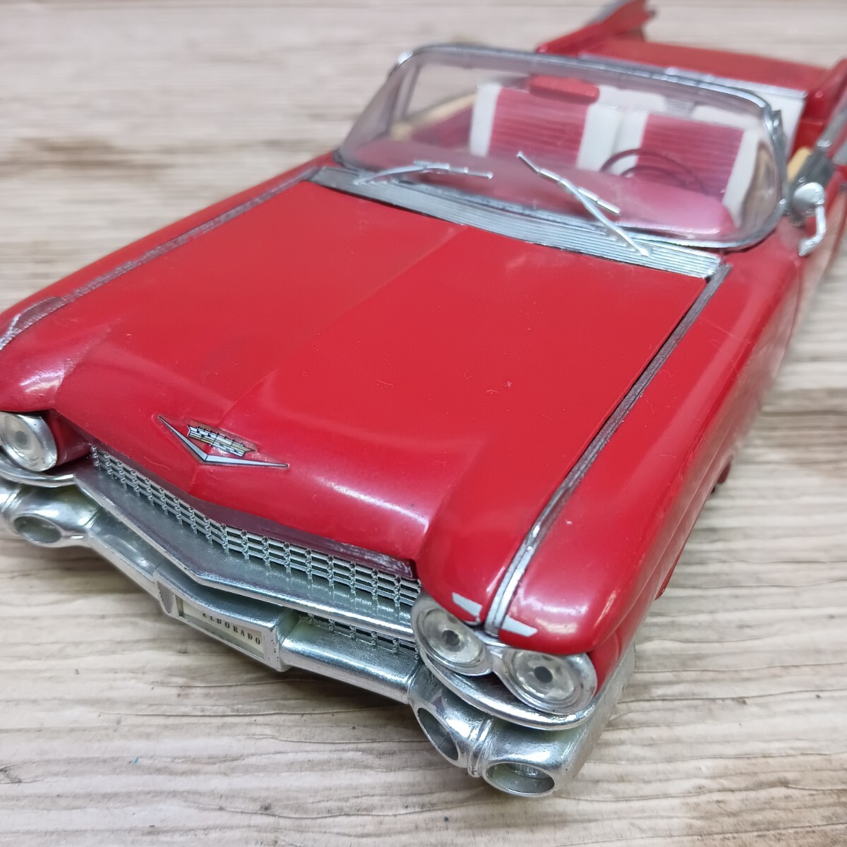 ◇ミニカーMaisto 1959年 キャデラック エルドラド ビアリッツミニカー レッド赤 1/18 ヴィンテージ アンティークミニカー ビンテージ(47)拍卖