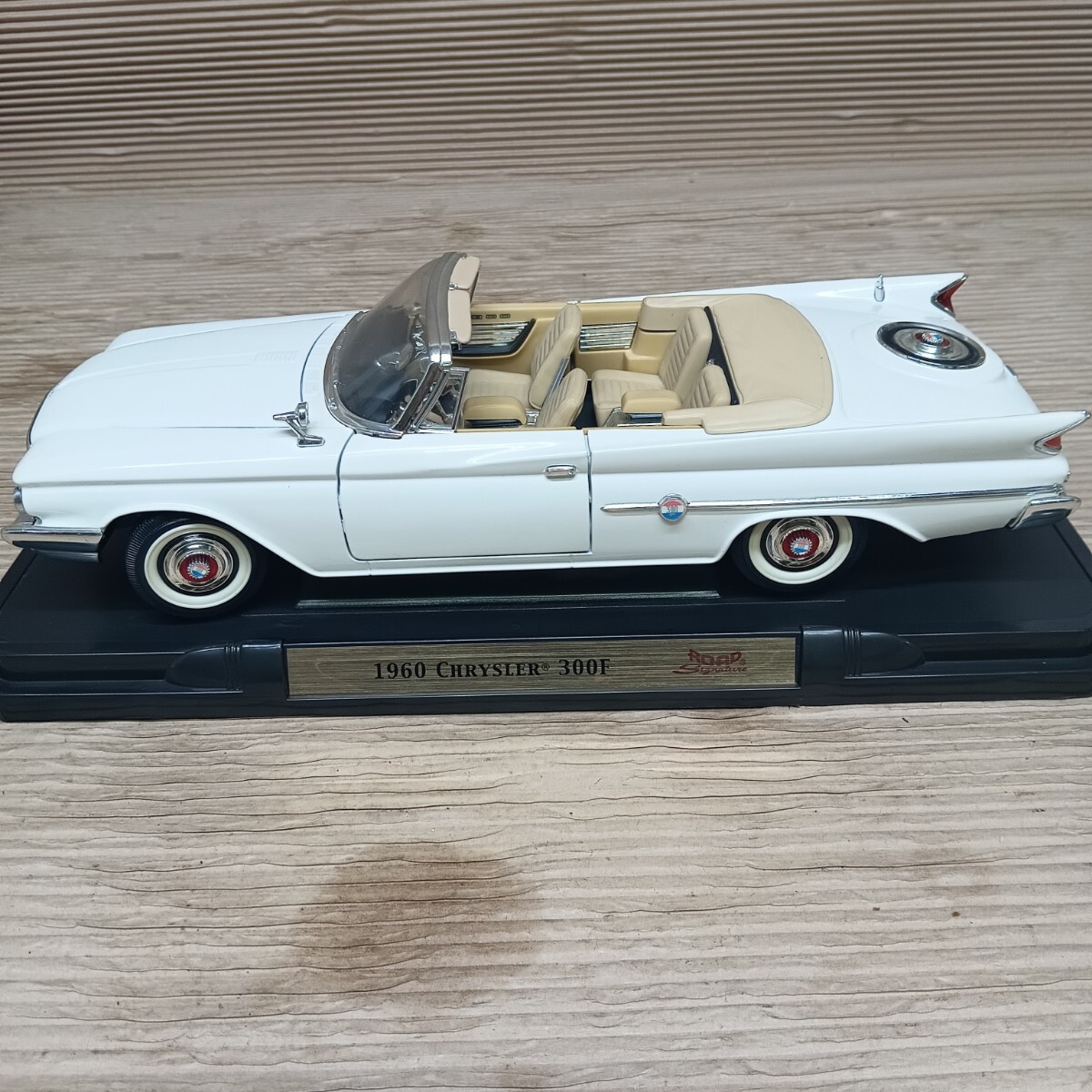 ◇ミニカー 1960年式クライスラー300Fミニカー Chrysler 300F 白 ホワイト1/18 アンティークミニカー ヴィンテージ ビンテージ(50)拍卖