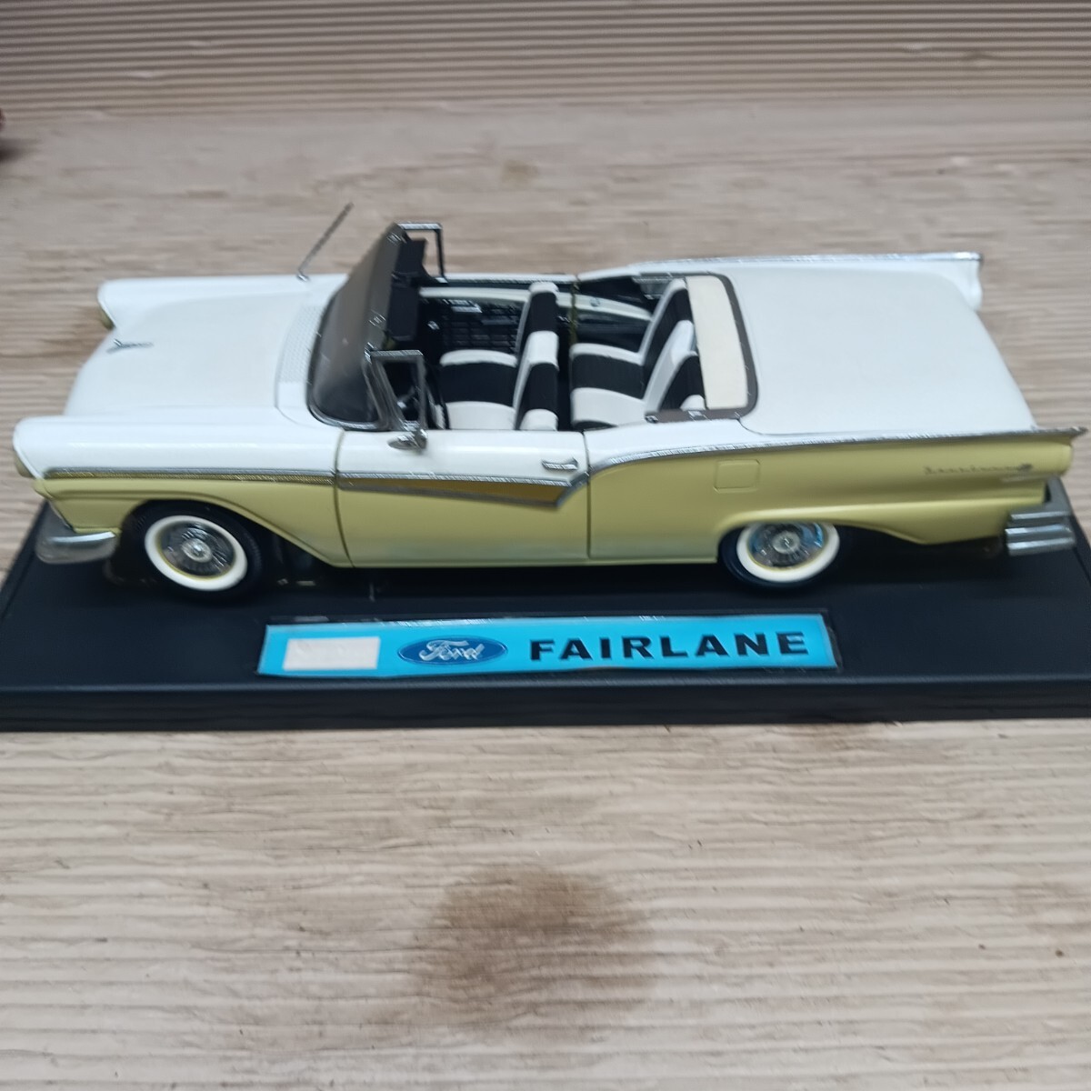 ◇ミニカー サンスター 1957年フォード・フェアレーン・スカイライナーミニカー1/18 SunStar アンティークミニカー ヴィンテージ(52)拍卖