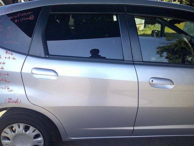フィット DBA-GE6 右リアドア NH700M アラバスターシルバーメタリック拍卖