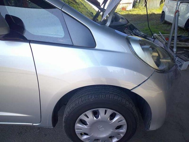 フィット DBA-GE6 右Fフェンダー NH700M アラバスターシルバーメタリック拍卖