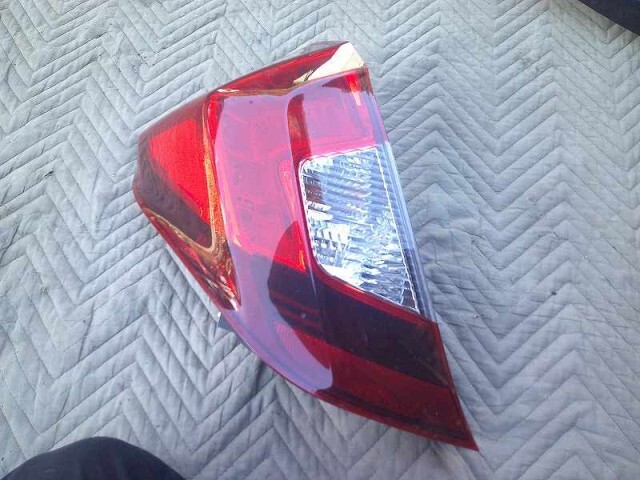 フィット DBA-GK3 純正 左テールランプ/テールレンズ LED スタンレイ W1696G拍卖