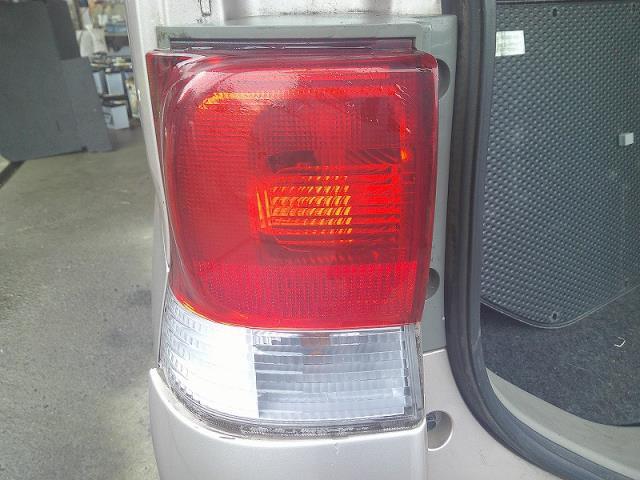 タント DBA-L375S 純正 左テールランプ/テールレンズ イチコ D066拍卖