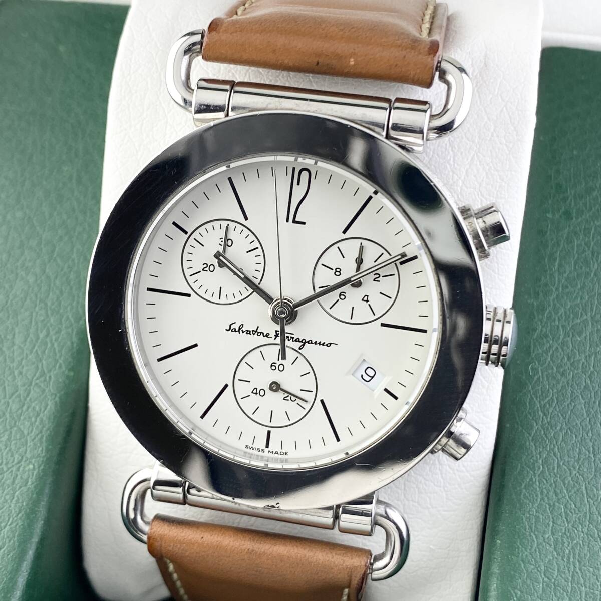 【1円〜】Ferragamoフェラガモ 腕時計 メンズ クロノグラフ ホワイト文字盤 ラウンドフェイス デイト 可動品拍卖