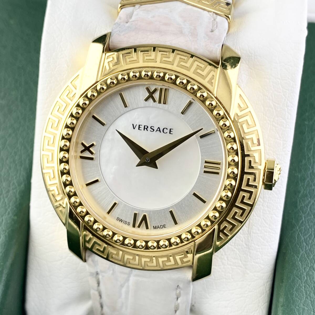 【1円箱付】VERSACE ヴェルサーチ 腕時計 メンズ DV25 グレカパターン ホワイトシェル文字盤 ゴールド ラウンドフェイス 可動品拍卖