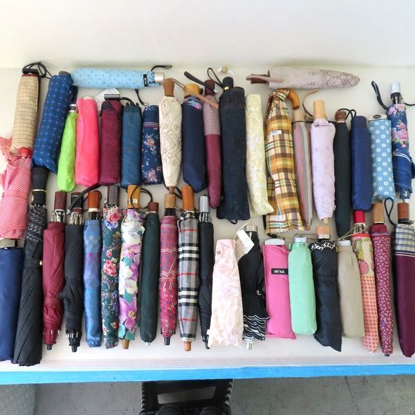 ●●佐前⑪174 折りたたみ傘 大量まとめ売り セット レトロ 保管品 中古品 未使用品 いろいろ ミックス 雨具 カサ 傘拍卖