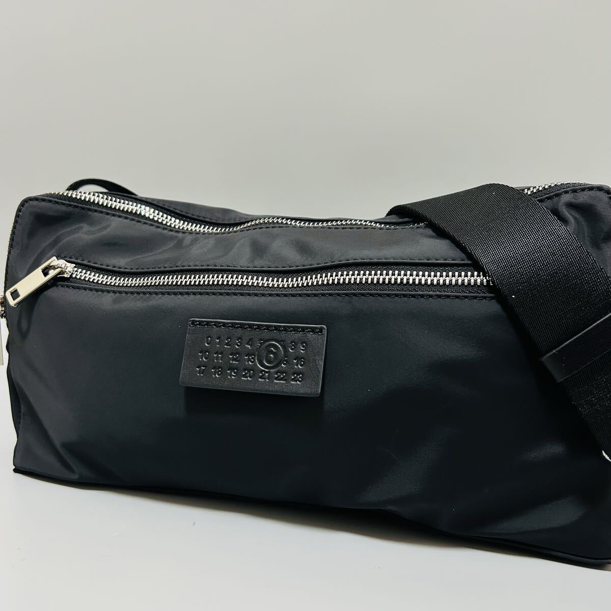 1円 超美品 未使用に近い状態 MM6 Maison エムエムシックス メゾンマルジェラナイロン クロスボディ ショルダーバッグ ブラック 正規品本物拍卖