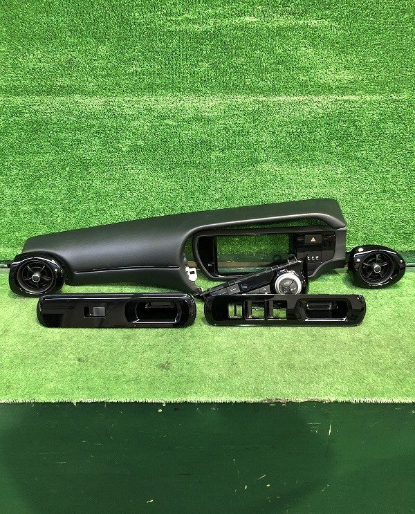 ☆アクア 10系 中期 NHP10 エアコン吹出口とインパネセット 7点セット 黒レザー&ピアノブラック 取付部OK 送料サイズ【M】拍卖