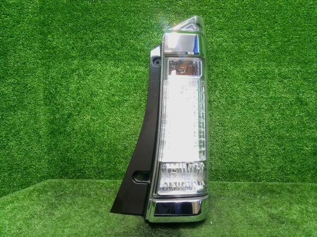 ★N-BOXスラッシュ DBA-JF1 右テールランプ テールライト X 33501-TDE-N01★拍卖