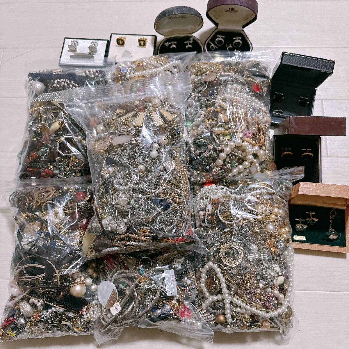 EE④ アクセサリー 大量 まとめ 約18600g 18.60kg ネックレス ペンダント イヤリング リング ピアス ブローチ タイピン カフス メッキ 等拍卖