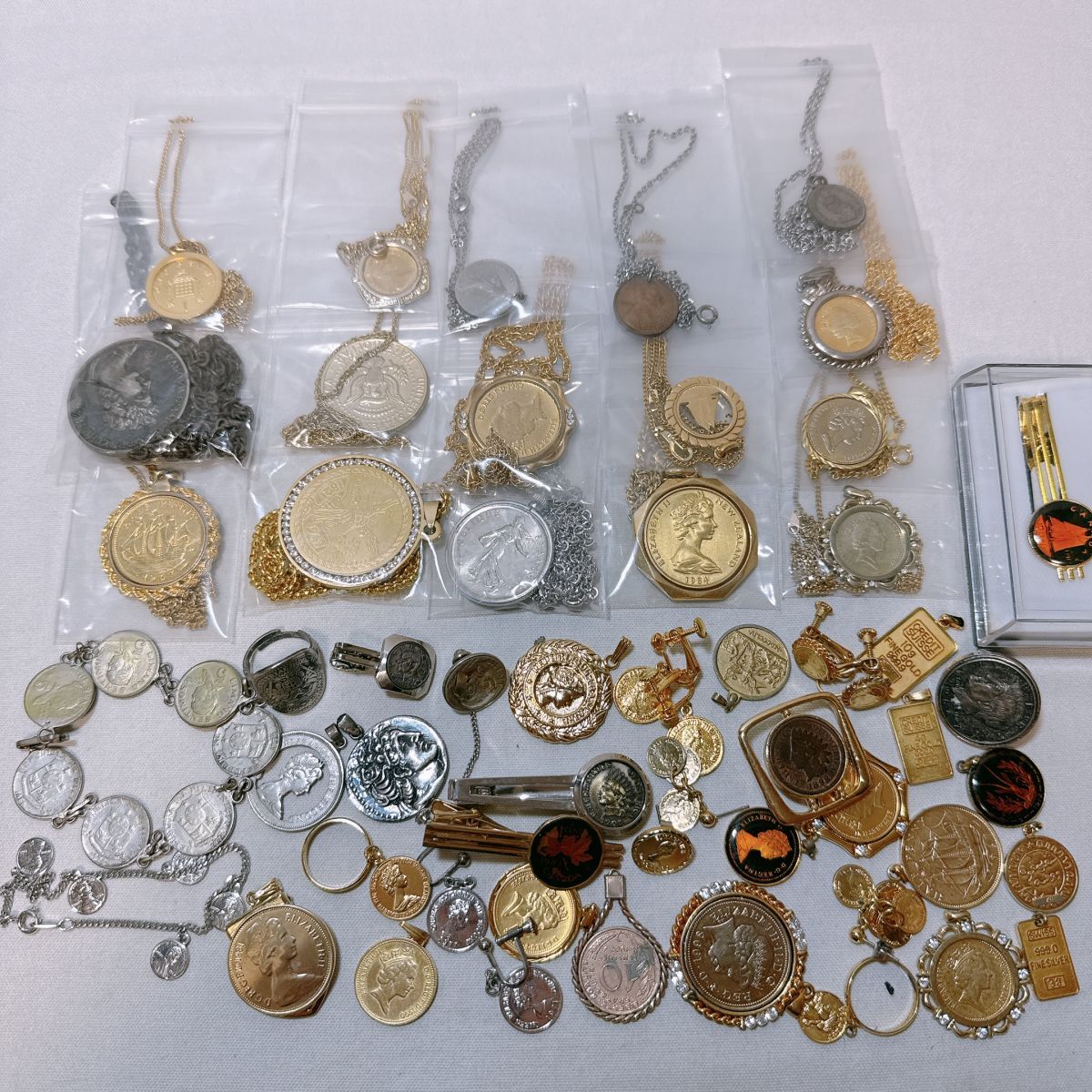 EE コイン系 アクセサリー 大量まとめ 約500g 0.5kg シルバー ゴールドカラー ネックレス ペンダント ブレスレット エリザベス 等拍卖