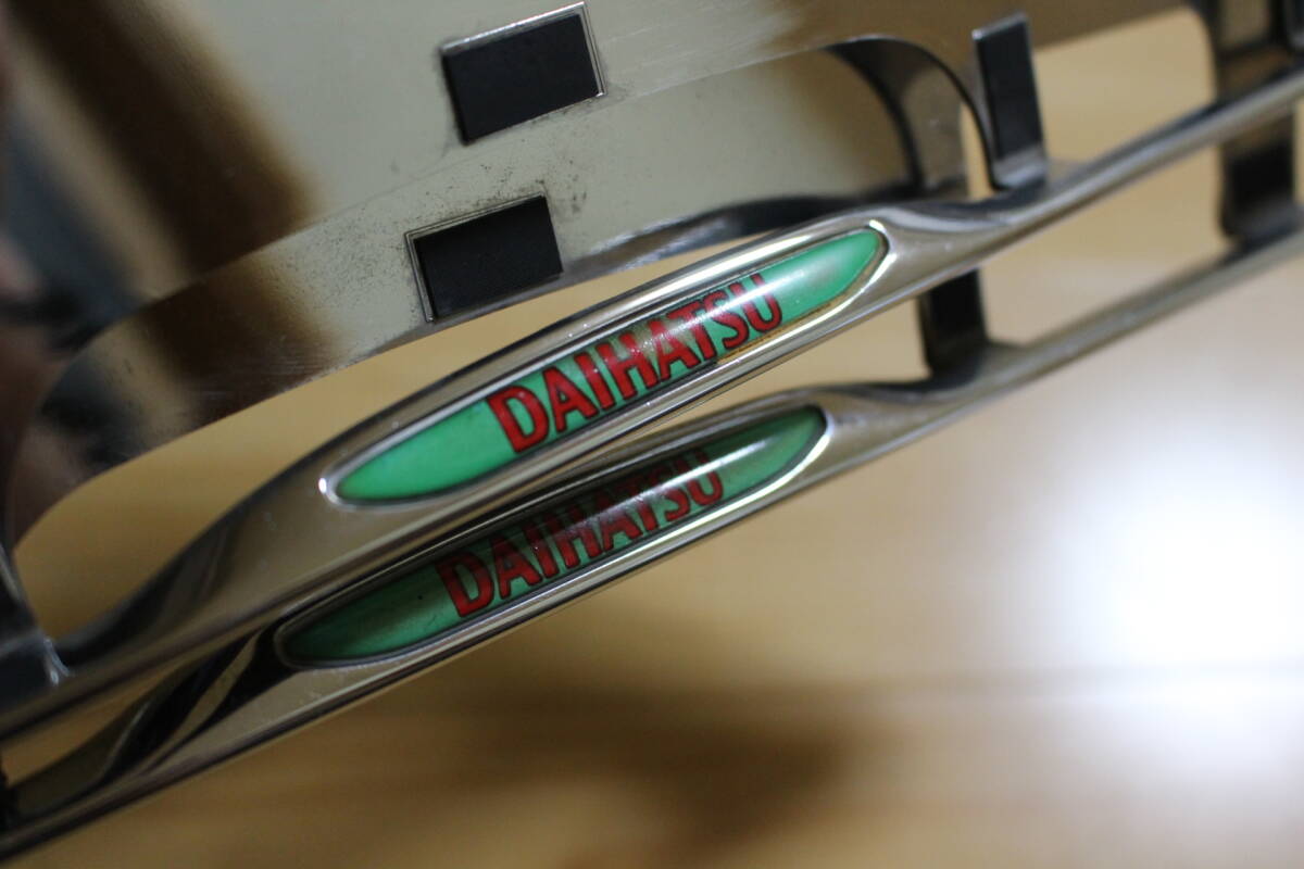 DAIHATSUダイハツ純正OP◆シルバーメッキナンバーフレーム■ムーブ・タント・ウェイク・ロッキー・タフト等■2枚■クリックポスト可拍卖