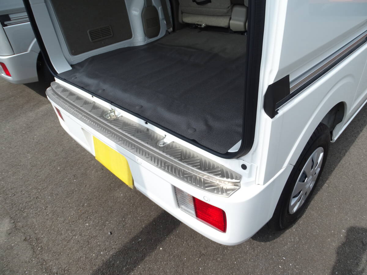 スズキエブリィ リアバンパーガード 縞模様ステンレス DA17V 日産クリッパーNV100 DR17V マツダスクラムV DG17 三菱ミニキャブV DS17系拍卖