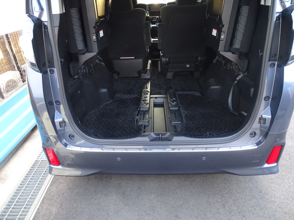 売り切り 新品 アルファード 30系 前期 後期共通 リア バンパーガード ロング幅タイプ ステンレス製 刻印 車名入り拍卖