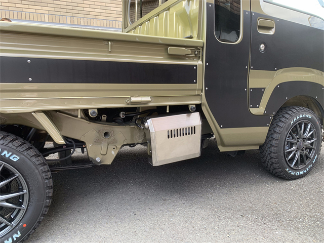 ハイゼットトラック ジャンボ S200 S210P S500P S510P 前期 後期 バッテリー カバー 標準車 ジャンボ 縞 シマ模様 ステンレス製 クリップ付拍卖