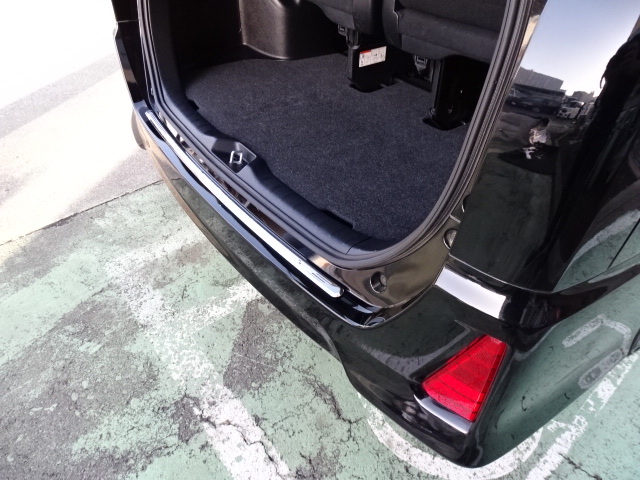 ※売り切り!未使用 トヨタ ヴォクシー ボクシー ZRR80 ZRR85系 メッキ リアバンパーガード 貼り付けタイプ 前期後期共通拍卖