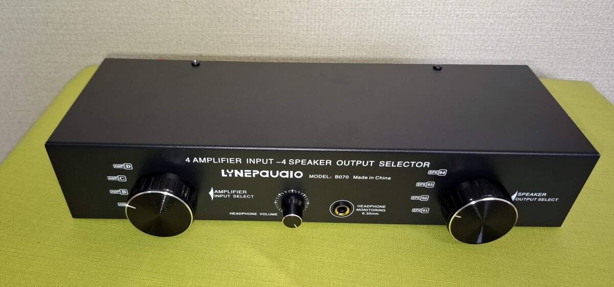 新品未使用 バナナプラグ対応 ヘッドホンパワーアンプスイッチ付き、スピーカーセレクタースイッチ 4イン4アウト 売切り100円スタート!拍卖