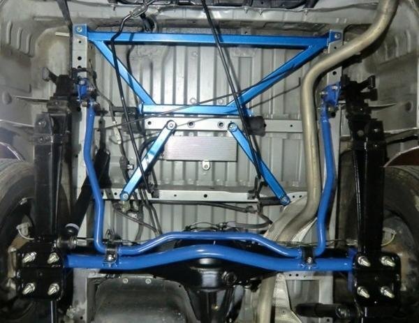 クスコ リヤスタビバー 200系ハイエース 標準ボディ 2WD/4WD共通 (918 311 B28)拍卖