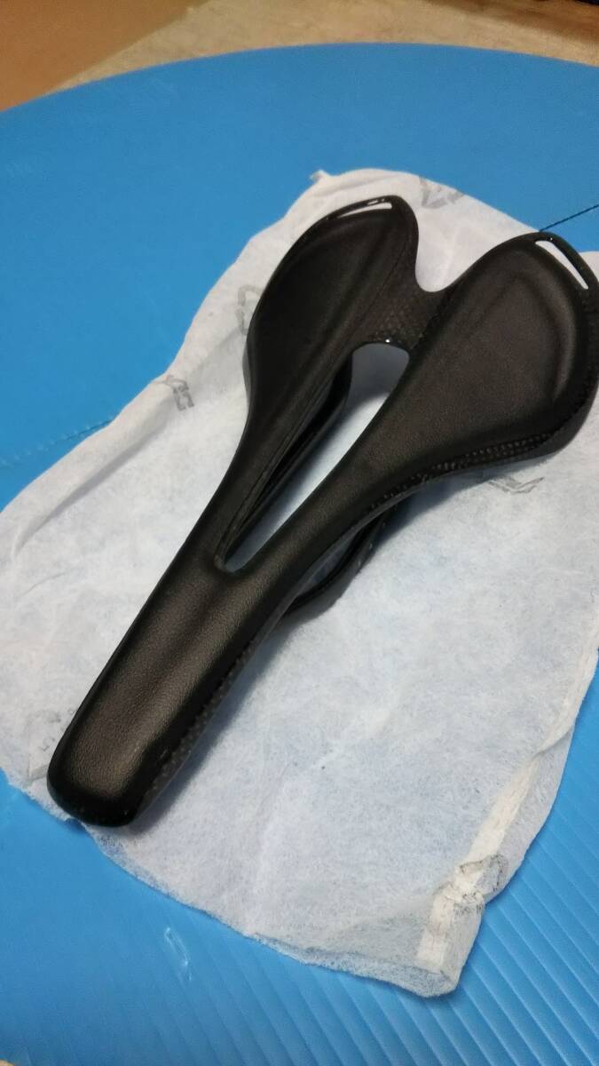 フルカーボンサドル カーボンレールサドル 軽量121g クッションパット 拍卖