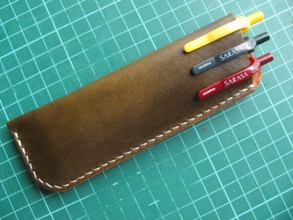 (c98)新品 牛ヌメ革 手染め 3本入れペンケースアンティークブラウン 手縫い拍卖