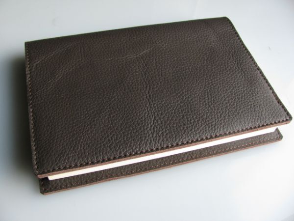 訳あり(t56)本革単行本用ブックカバー ダークブラウン(濃茶) 牛シュリンク革 W298拍卖