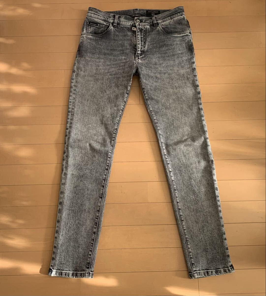 ドルチェ&ガッバーナ DG 黒 SLIM STRETCH ウォッシュド加工 デザイン プレート付き ストレッチ デニム パンツ ジーンズ 綺麗拍卖