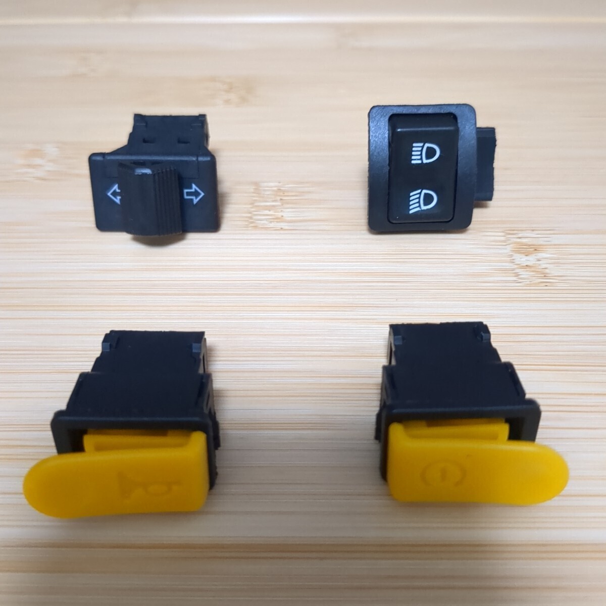 ジャイロキャノピー TA02 TA03 ハンドルスイッチ /ウィンカースイッチ/ ハイロー切り替え/ セルスイッチ /ホーンスイッチ ボタン 汎用品拍卖