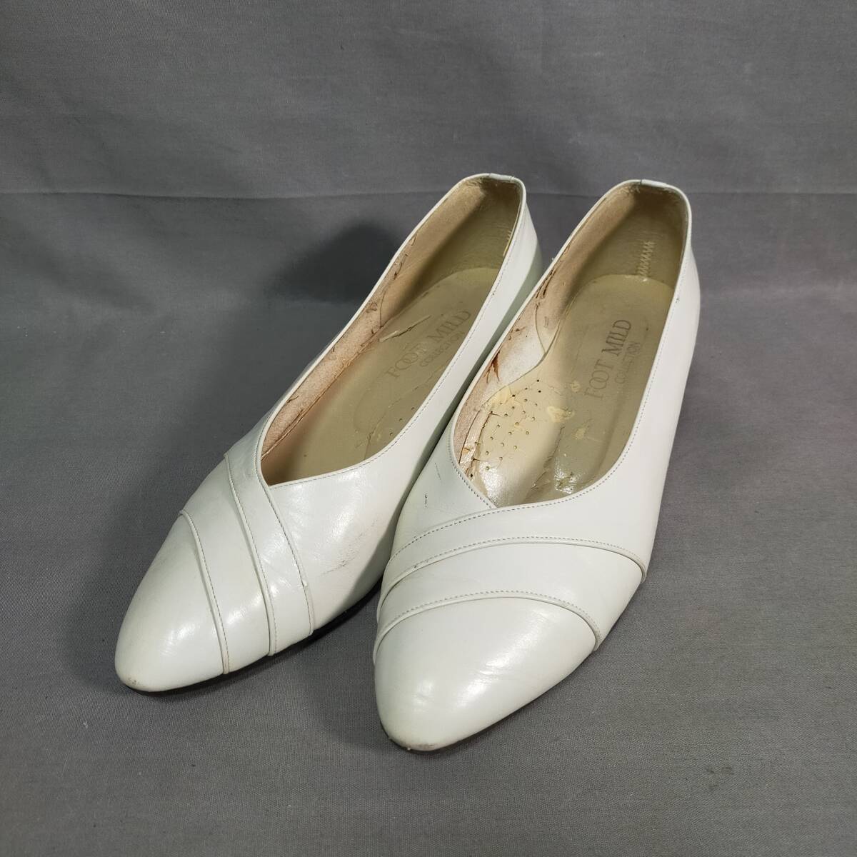 5711/10 GJ72358 FOOT MILD ヒール パンプス レザー ホワイトカラー サイズ25EEE レディース靴拍卖