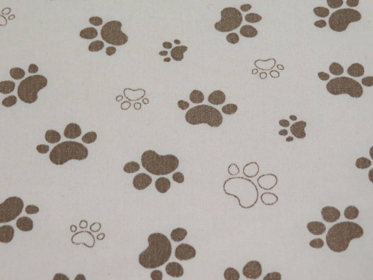 1m単位切り売り NK-13 E柄 足あと 肉球柄 あしあと ピンク 綿ポリ 薄手 110cm幅 犬 ネコ いぬ 猫 ペット 足跡 布 生地 布地 バック 安い拍卖