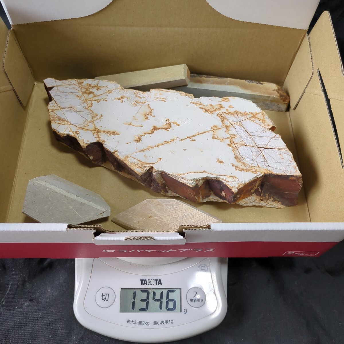 440 天然砥石相岩谷と日照山 欠片 彫刻刀 内曇 内曇り 大工道具 鉋 鑿 包丁 砥石 刀剣 日本刀 仕上げ砥 拍卖