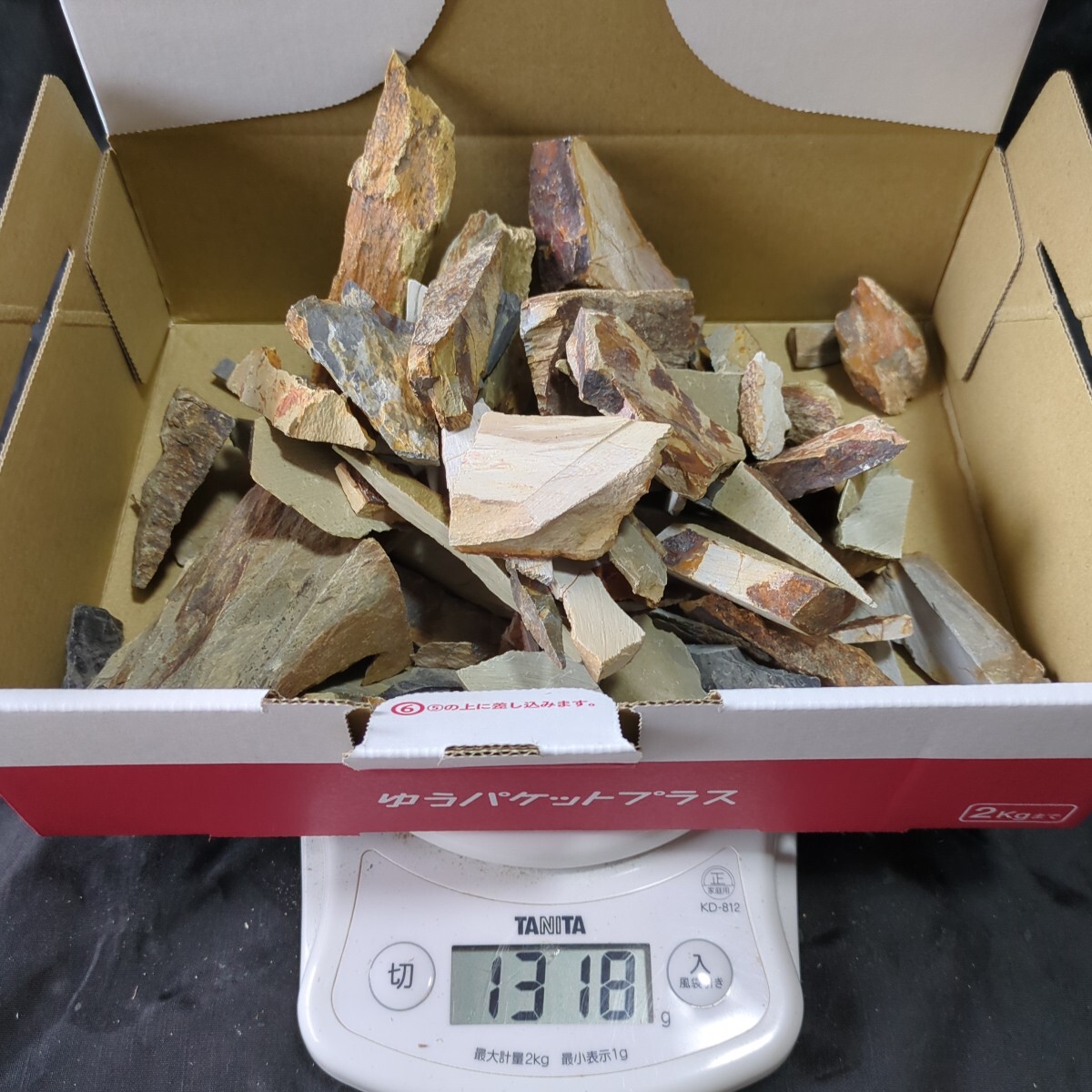 447 天然砥石相岩谷と日照山 欠片 彫刻刀 内曇 内曇り 大工道具 鉋 鑿 包丁 砥石 刀剣 日本刀 仕上げ砥 拍卖