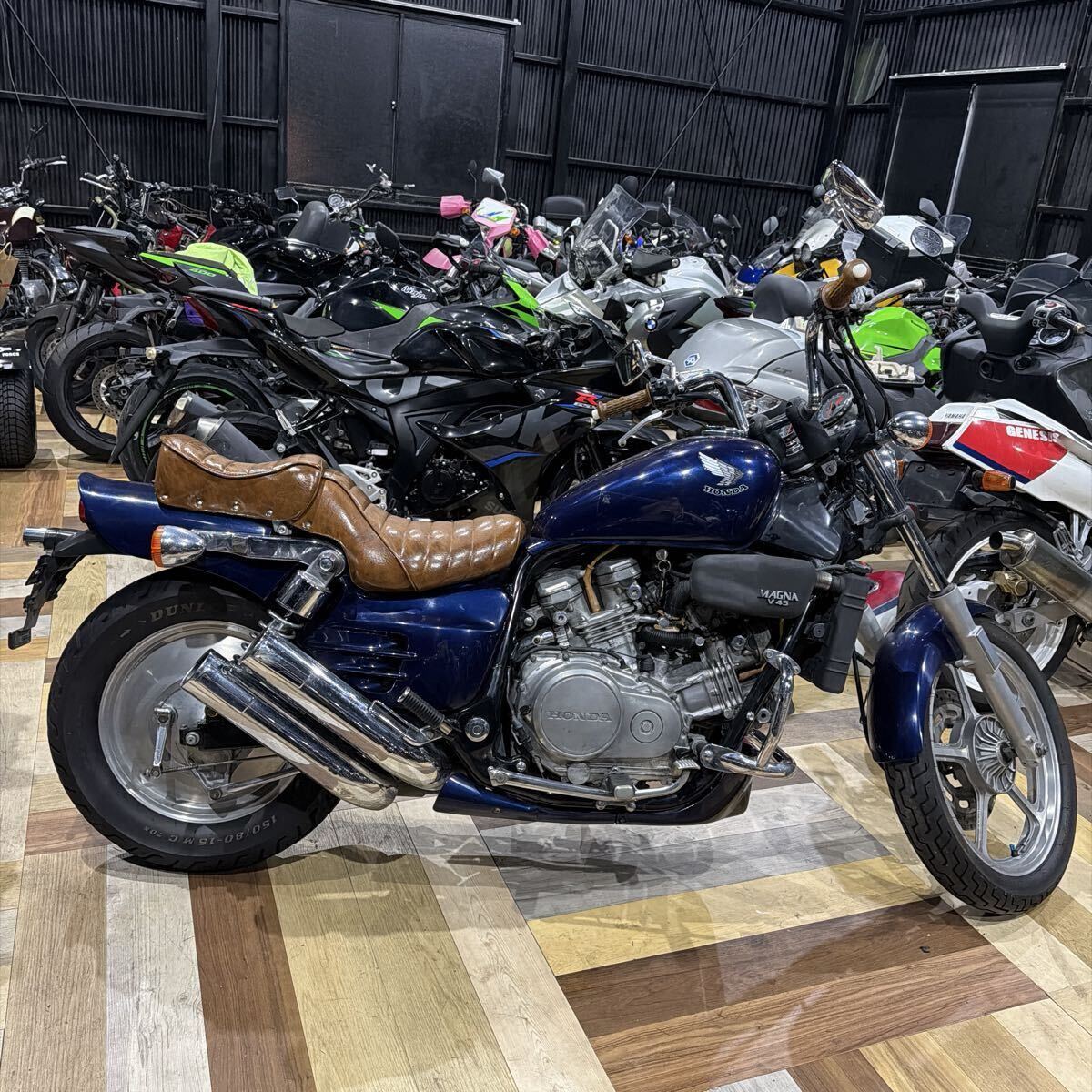 ホンダ V45マグナ RC28 昭和62年 走行26217km セル始動 書類あり拍卖