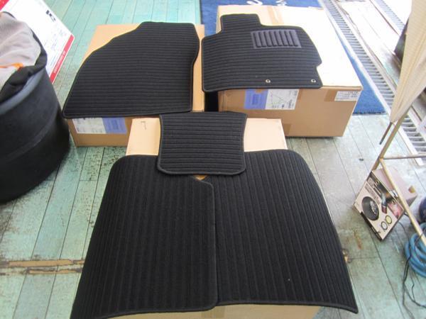 30プリウス 前期専用 オリジナルフロアマット 黒 新品拍卖