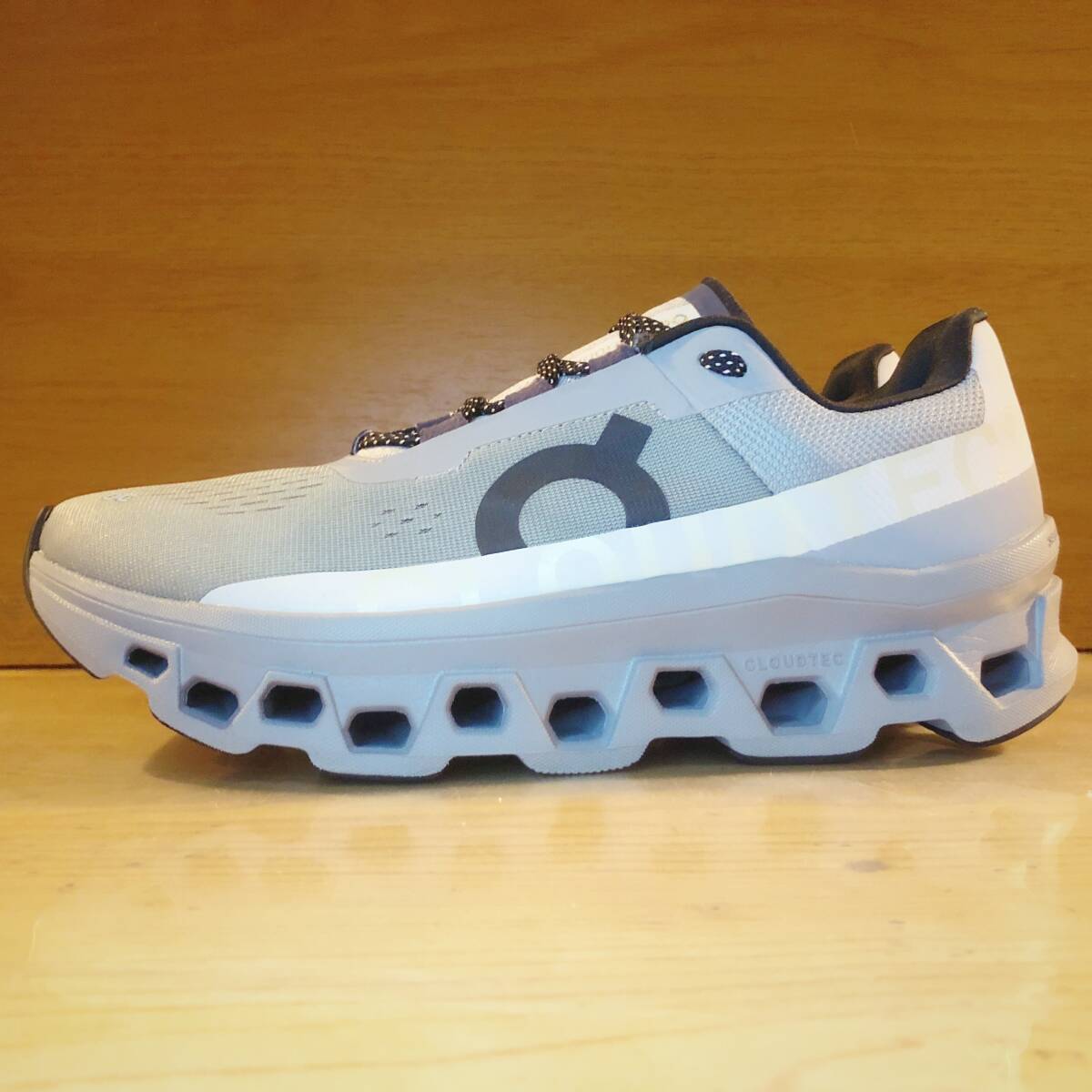 【美品・定価23,100円】 On/ Cloudmonster/ 27.0cm/ アロイ・シルバー/ オン クラウドモンスター 2と比べハイスピード帯に対応拍卖