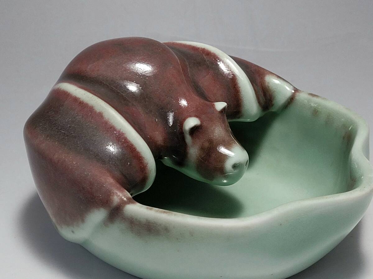 ● 幅 約 13.1cm 辰砂の蝙蝠が精巧で素敵な 時代唐物 陽刻「大清乾隆年製」銘 辰砂緑釉 蝙蝠型 硯滴 水滴・明清時代 書道具 書画道具 ●拍卖