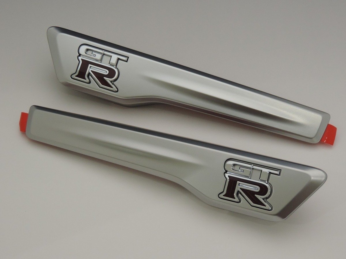 ニッサン 日産純正 GT-R R35用 フェンダーサイド エンブレム 左右セット 流用可能拍卖