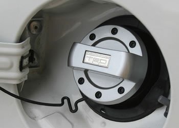 トヨタ TRD フューエルキャップカバー シルバー 給油口 TRDロゴ入り 簡単取付 【国内正規品】拍卖