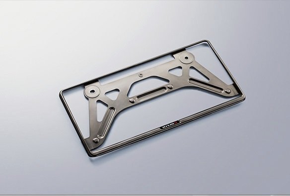 【新品】 日産コレクション ナンバープレートリム マットダーククローム ナンバーフレーム 2枚セット ニスモエンブレム付拍卖