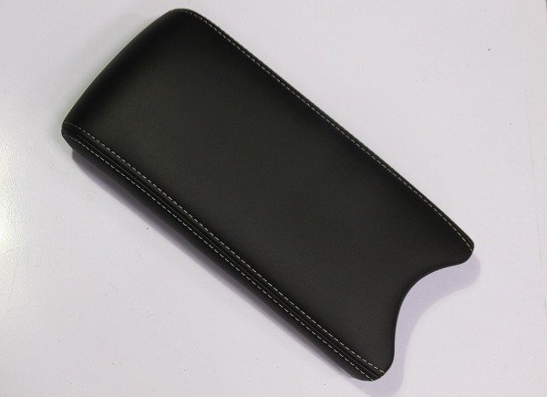 新品 30系プリウス 純正レザーコンソールパッド 後期 ブラック拍卖