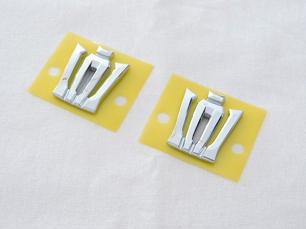 トヨタ純正 ディーラーオプション品 220系 クラウン用 ピラーエンブレム 左右セット ※代引不可商品拍卖