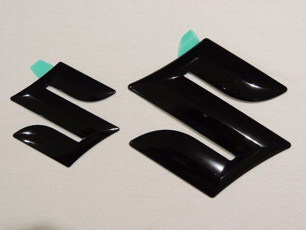 ★送料無料★ スズキ純正 汎用 スズキロゴ エンブレム ブラック 2点セット 80mm×80mm / 120mm×120mm 代引不可商品 Sマーク スズキマーク拍卖