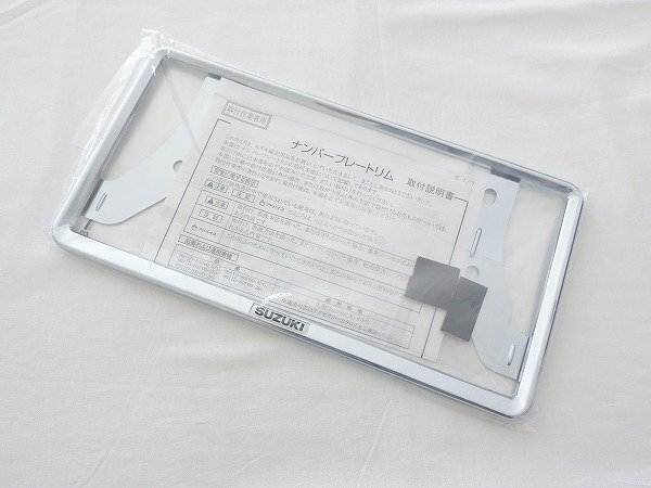 スズキ純正 クロームメッキ ナンバープレートリム ナンバーフレーム 1枚 スズキエンブレム付拍卖