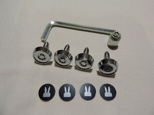 ★送料無料★ スズキ純正 HE33S アルト ラパン 用 ナンバーロックボルト 4本セット ラパン ロゴ入り ※代引き不可商品 他の車種流用拍卖