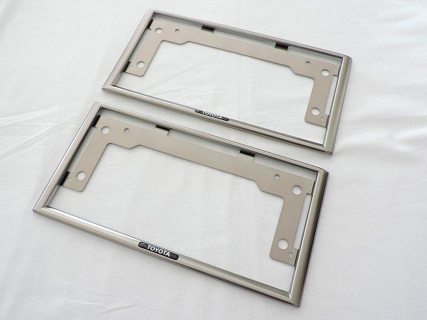 トヨタ純正 チタン調 ナンバープレートリム ナンバーフレーム 2枚セット TOYOTAロゴ入り拍卖