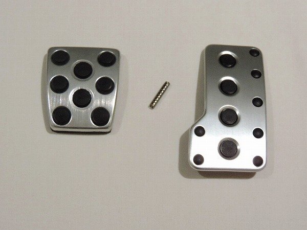 トヨタ純正 200系 ハイエース 用 アルミアクセルペダル& アルミブレーキペダルパット &アクセルペダル用ピン 3点セット拍卖