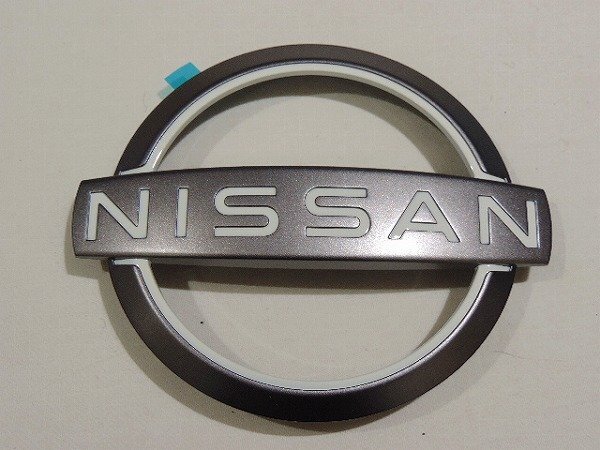 【 新品 】 ニッサン純正 E13 ノート 用 新ニッサン フロントエンブレム ルークス B45A フロント流用可能拍卖
