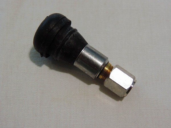 【新品・送料無料】 トヨタ純正 エアーバルブ 1個 90942-05028 ※代引不可商品拍卖