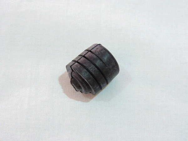 ★送料無料★ 新品 ニッサン純正 ボンネット フードバンパー 65822-4M700 ゴム 色々な車種に流用可能 ※代引き不可商品 日産 補修部品拍卖