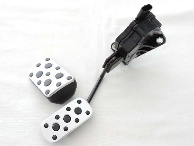 トヨタ純正 50系プリウスPHV GRスポーツ用 アルミアクセルペダル&アルミブレーキペダルパット 2点セット 流用 H27/11~ ZVW50 ZVW51 ZVW55拍卖