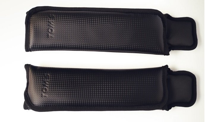 TOM'S トムス カーボン調 ショルダーパット 左右セット TOM'Sロゴ入り 合成皮革 レザー拍卖